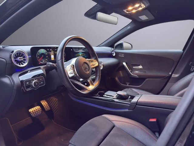 Mercedes-Benz A 220 4MATIC AMG Line
