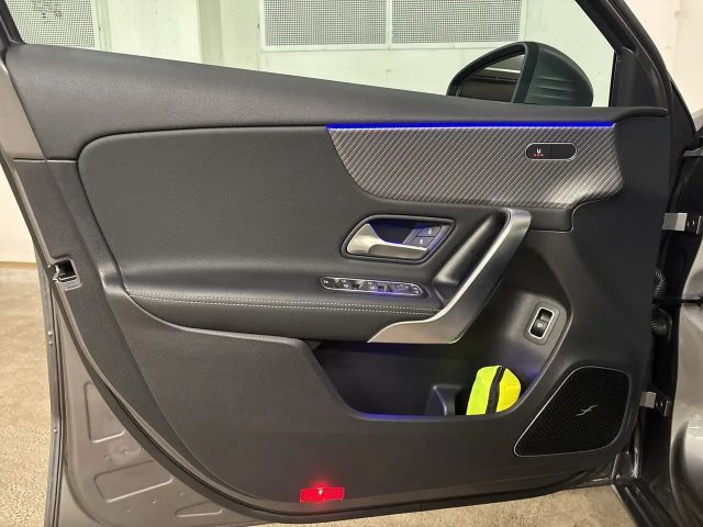 Mercedes-Benz A 180 Limousine PTS Cam Navi Wide AHK LED SHZ