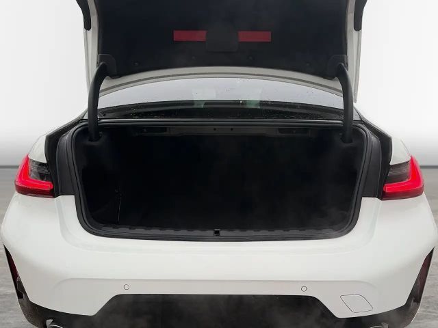 BMW 320 320i M-Sport Sedan