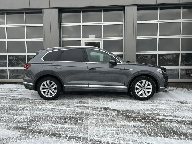 Volkswagen Touareg Luftfederung / AHK / Innovision Cockpit