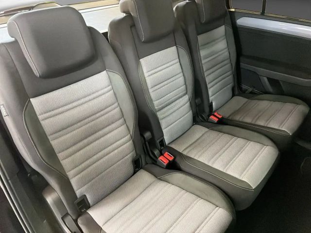 Volkswagen Touran 1.5 TSI R-Line