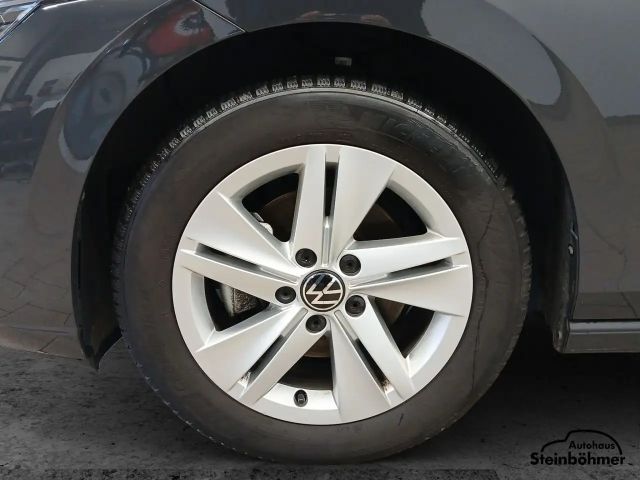 Volkswagen Golf 1.5 eTSI DSG Life Variant