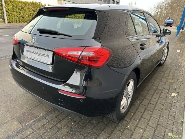 Mercedes-Benz A 180 A 180 d