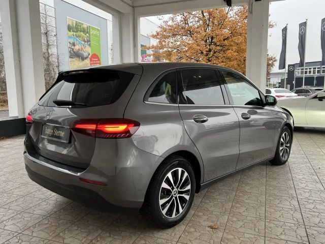 Mercedes-Benz B 180 B 180 d