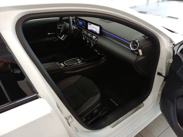 Mercedes-Benz A 250 A 250 e AMG Line