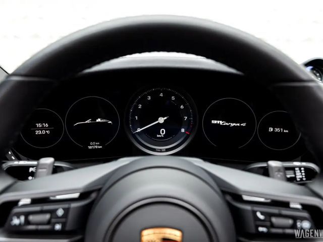 Porsche 992 4 Cabrio Targa