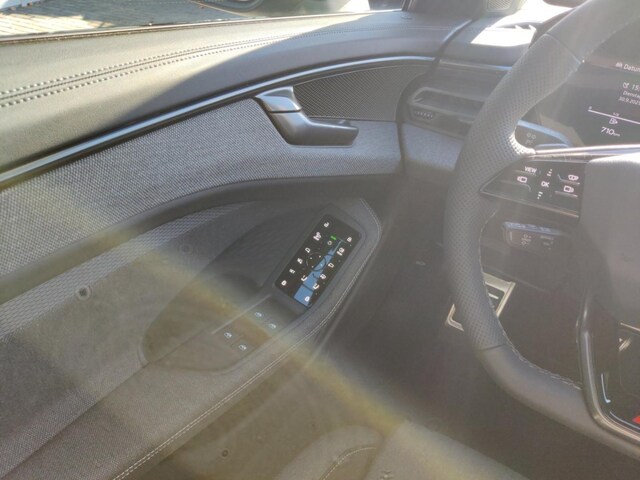 Audi A6 Avant Quattro S-Tronic