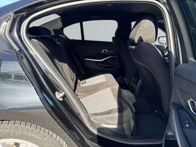 BMW 320 320d M-Sport Sedan xDrive