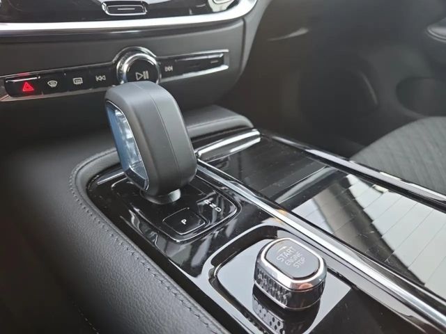 Volvo V60 AWD Core Hybrid T6