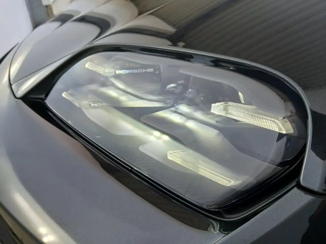 Porsche Taycan 4S Cross Turismo