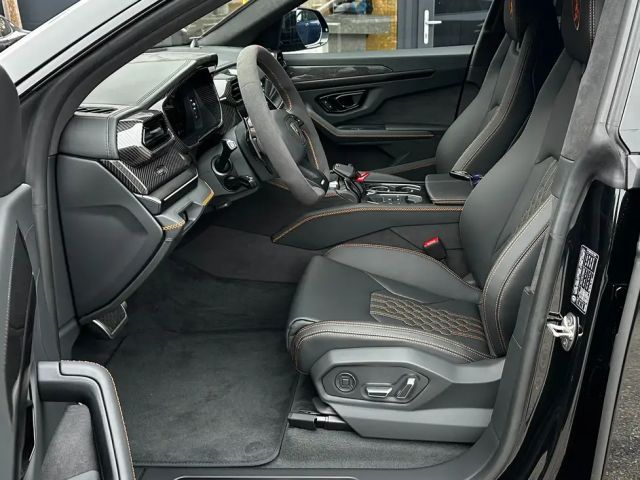Lamborghini Urus SE *Akrapovic*Carbon-Paket*23"*B&O*Pano*