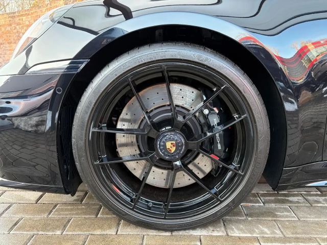 Porsche 911 4 Cabrio GTS Targa