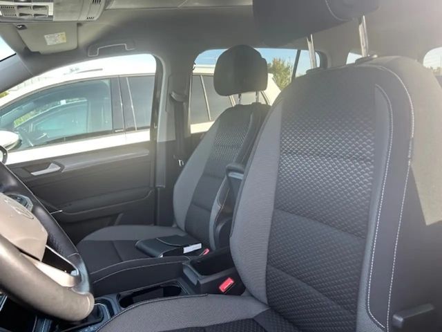 Volkswagen Touran TDI "Active", NP: 48.000 €