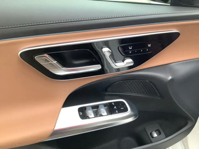 Mercedes-Benz E 200 AMG Line Sedan