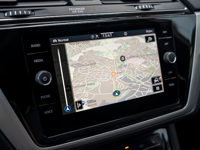 Volkswagen Touran 1.5 TSI DSG ACC FLA KeyLess AkustikGlas