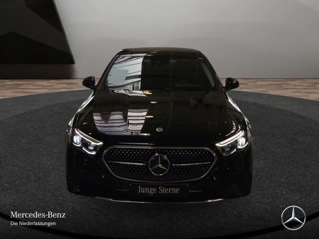 Mercedes-Benz E 200 AVANTGARDE Sedan