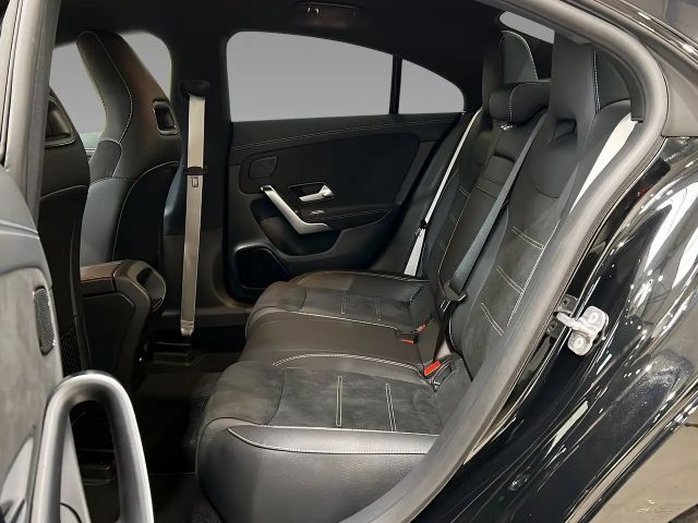 Mercedes-Benz CLA 200 AMG Line Coupé