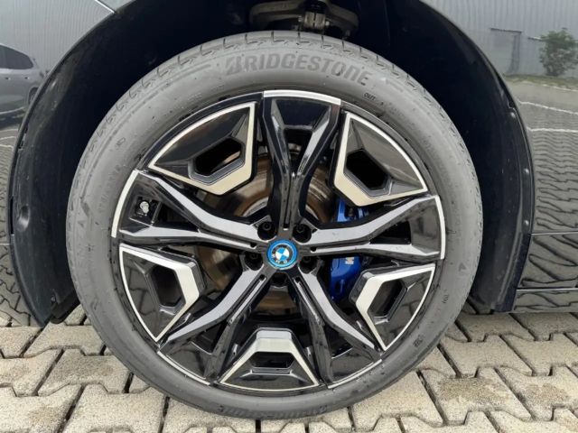 BMW iX M60