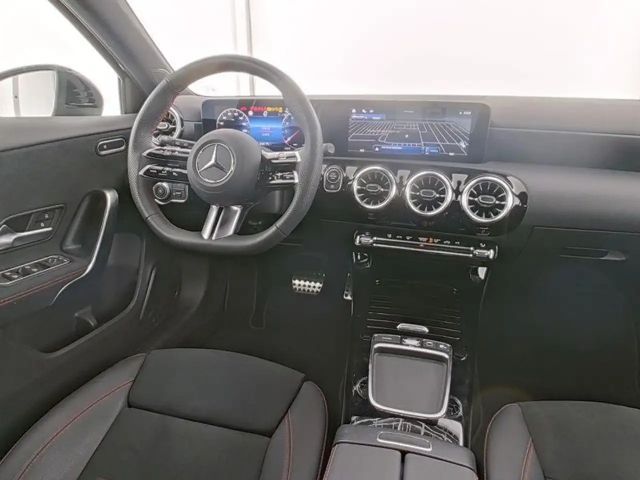 Mercedes-Benz A 180 AMG Line