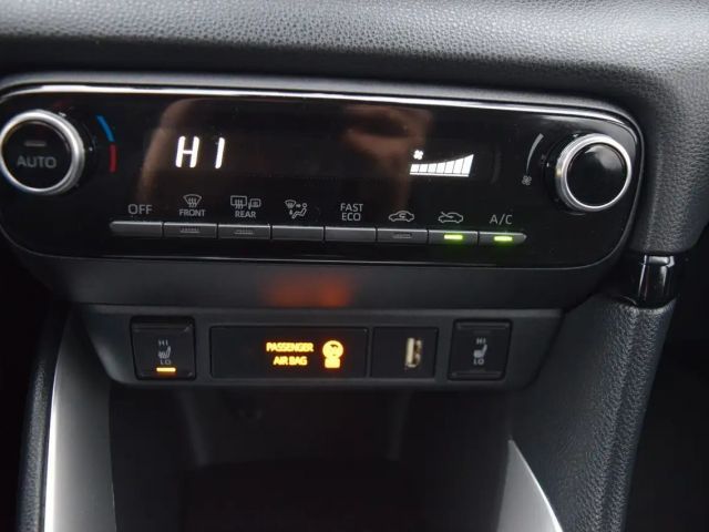 Toyota Yaris Club Hatchback