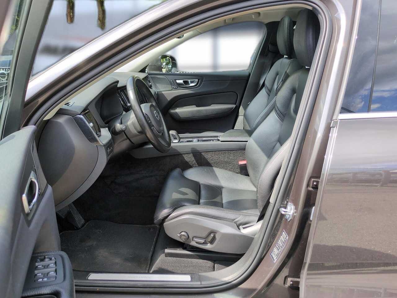 Volvo XC60 Bluetooth Head Up Display Navi LED Vollleder Klima Standhzg Einparkhilfe el. Fen