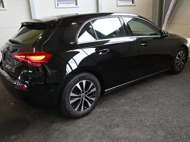 Mercedes-Benz A 180 A 180 d