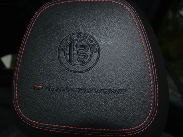 Alfa Romeo Giulia Q4