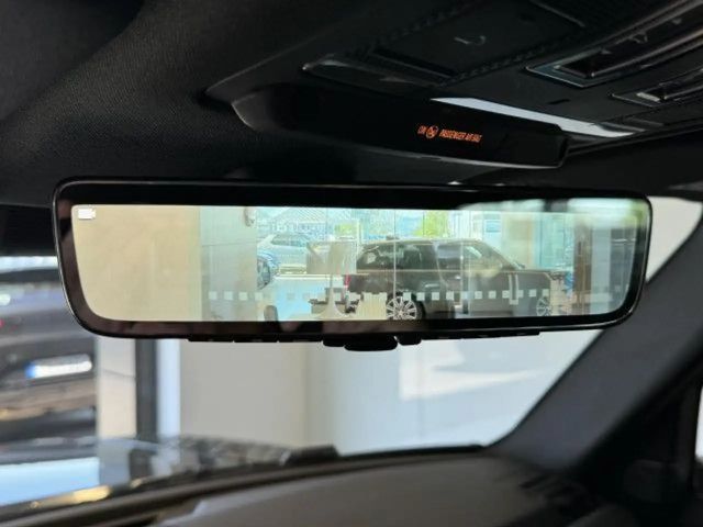 Land Rover Defender 110 Black Pack