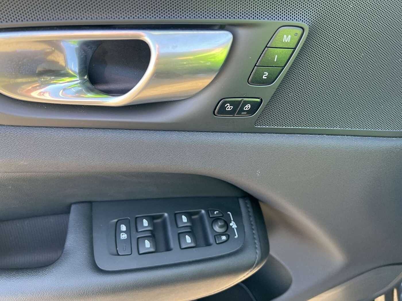 Volvo XC60 Dark Plus T8