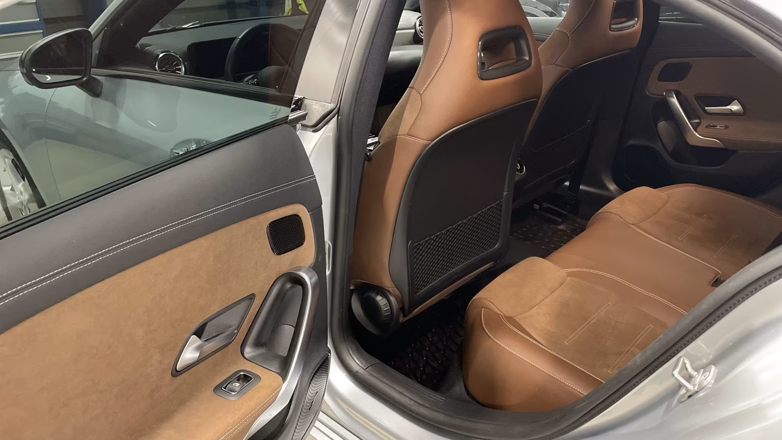 Mercedes-Benz CLA 200 AMG Line Sedan