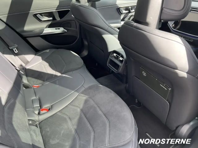 Mercedes-Benz E 200 AMG Line Sedan