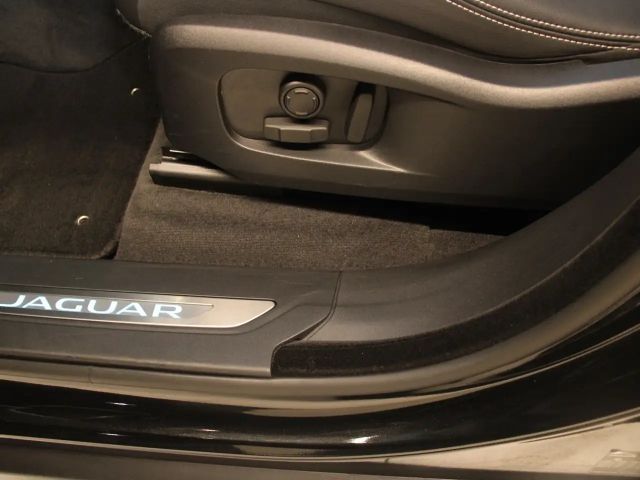 Jaguar F-Pace AWD D300 R-Dynamic