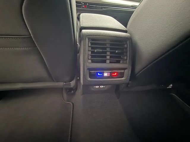 Volkswagen Golf Business DSG Variant