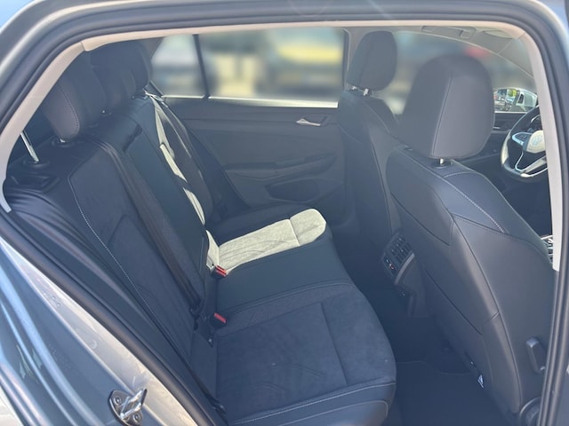 Volkswagen Golf 1.5 eTSI DSG Golf VIII IQ.Drive