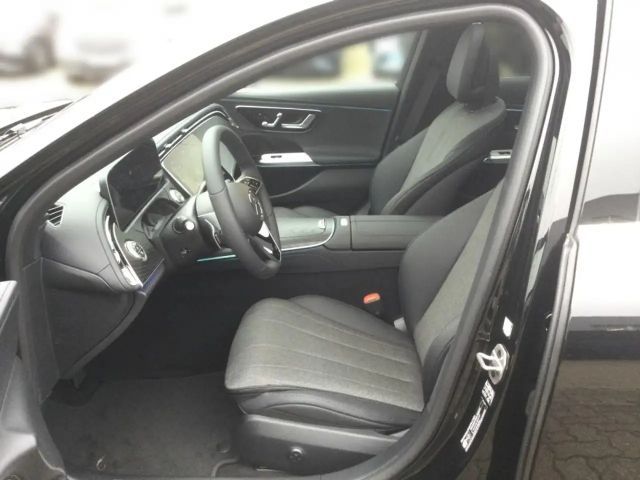 Mercedes-Benz E 200 4MATIC AVANTGARDE Sedan