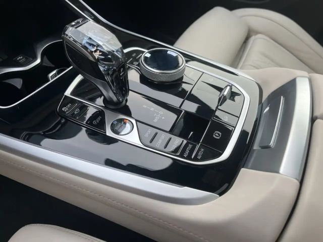 BMW X7 i/HUD/Panorama/Navigation/HarmanKardon