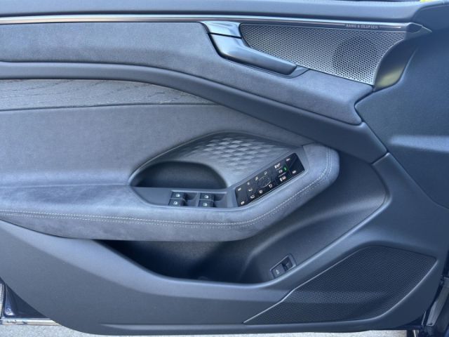 Audi A6 Avant Quattro S-Tronic