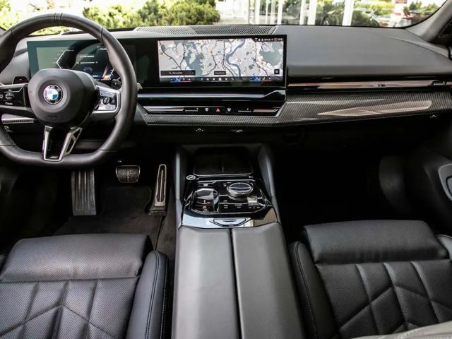 BMW 520 520i M-Sport Sedan