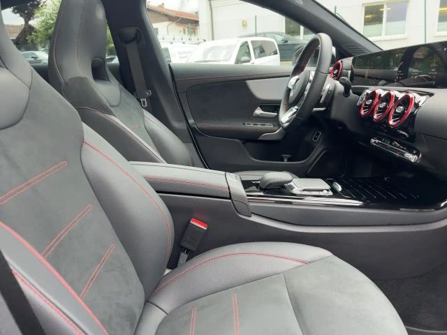 Mercedes-Benz CLA 200 AMG Line Coupé