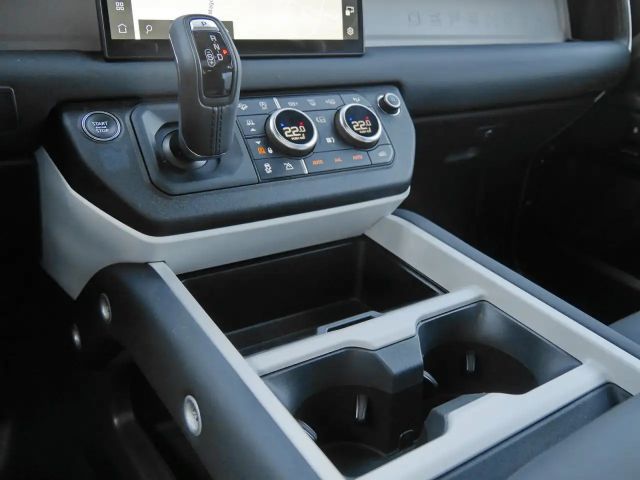 Land Rover Defender 110 Dynamic SE