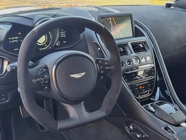 Aston Martin DBS V12