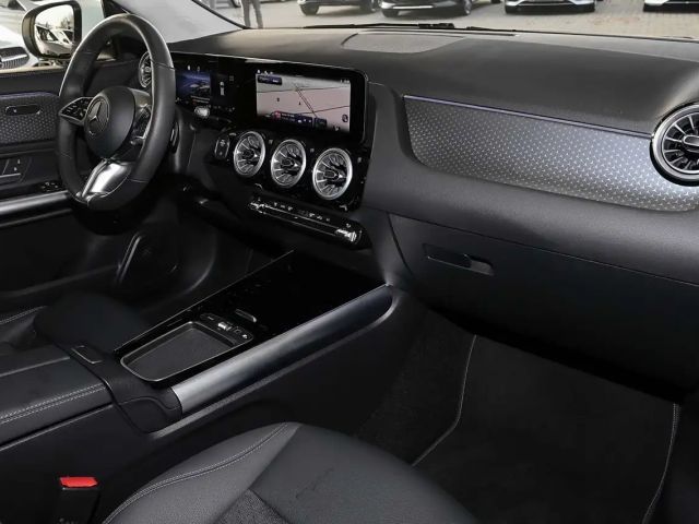 Mercedes-Benz GLA 180 PANO+KAMERA+KEYLESS+DISTRONIC+TOTWINKEL