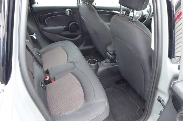 MINI Cooper 5-deurs Essential