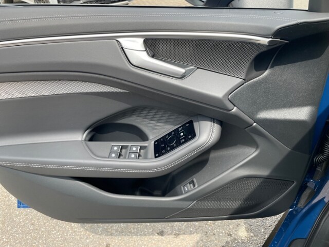 Audi A6 Avant Quattro S-Tronic