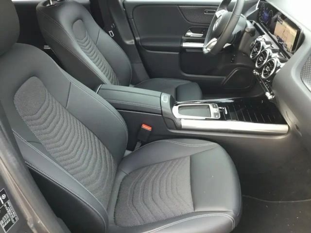 Mercedes-Benz B 180 SpurW W-Paket PDC SHZ SpurH LED el.Heck