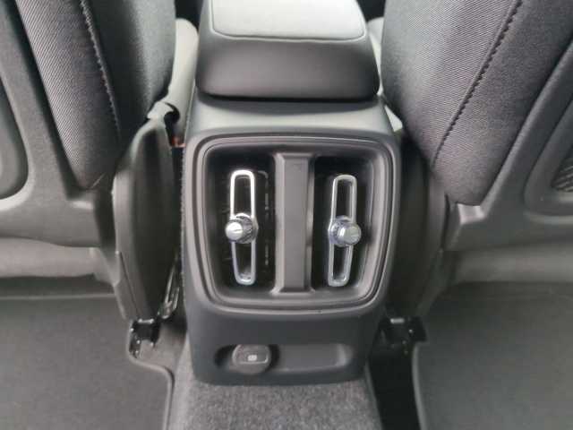 Volvo XC40 +Pur+Electric+PDCv/h+abged.Scheiben+AHKsemi+