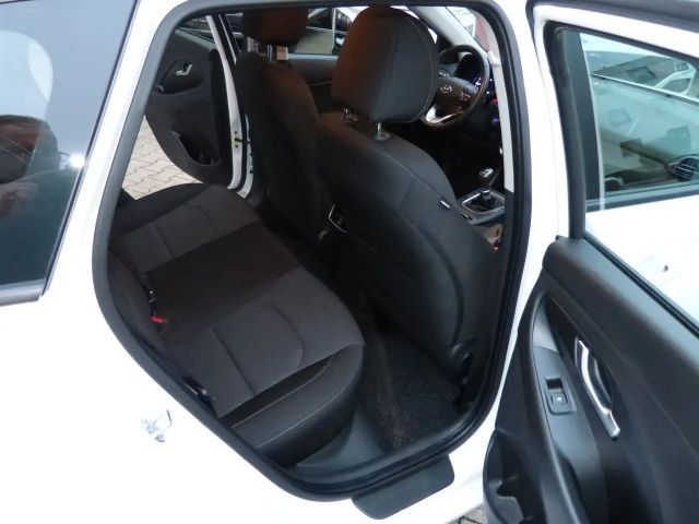 Hyundai i30 cw KLIMAAUT. APPLE SHZ LHZ KAMERA ALU