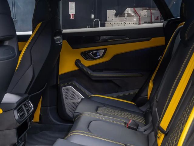 Lamborghini Urus Urus SE + B&W + Panorama + Massage seats + Ambient