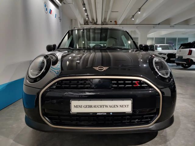 MINI Cooper S Favoured John Cooper Works