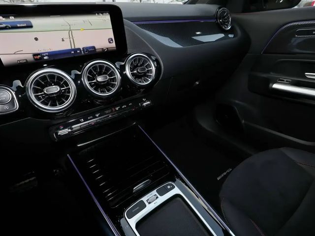 Mercedes-Benz GLA 200 AMG Line